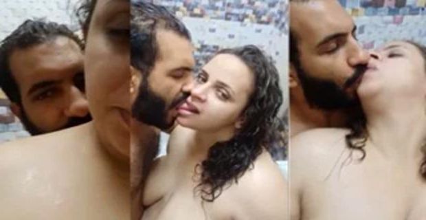 Sexy Ladki Kala Lund Chusa Apni Gulabi